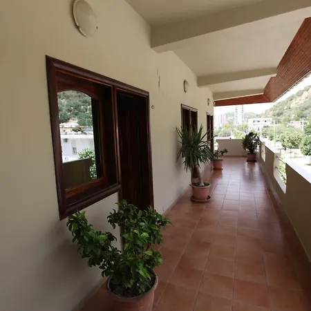 Hc & Ξενοδοχείο 3*